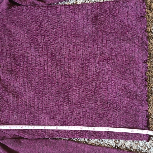 Hollister Off Shoulder Slightly Cropped Top - Picture 5 of 6